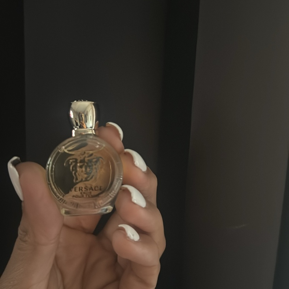 VERSACE
EROS
POUR FEMME .17 oz
